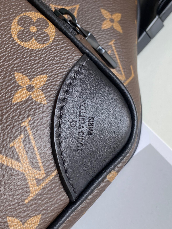 l0*is V*t0n christopher bumbag