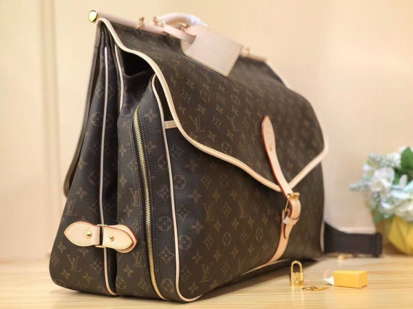 l0*is V*t0n hunting bag