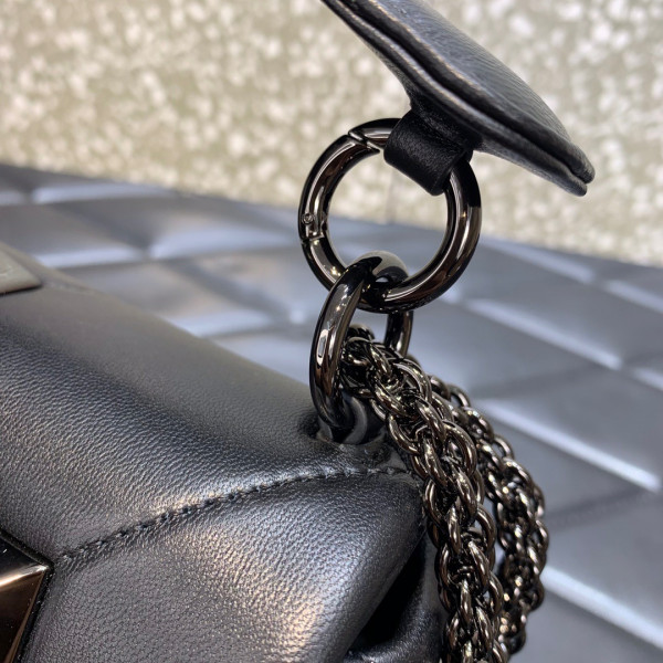 VALENTINO ONLINE EXCLUSIVE SMALL ROMAN STUD THE SHOULDER BAG WITH CHAIN