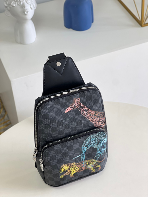 l0*is V*t0n avenue slingbag