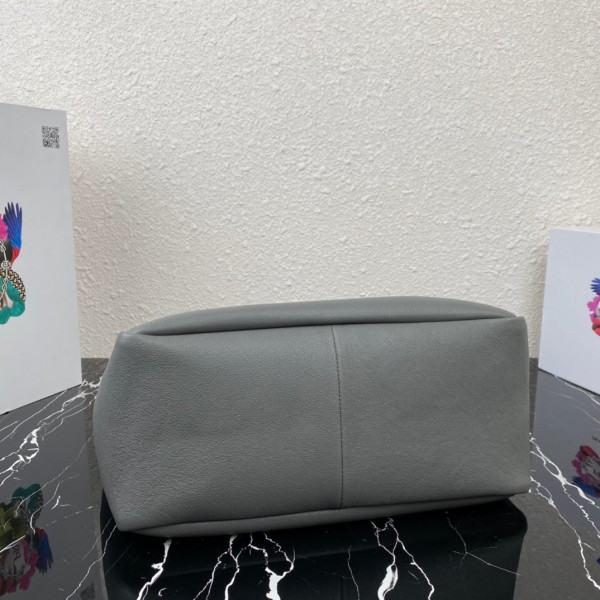 Pra*a leather tote
