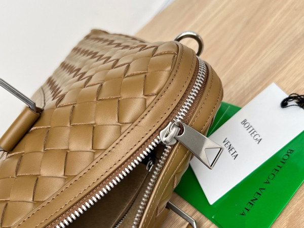 bo*te*ga Ve*ne*ta slim intrecciato briefcase