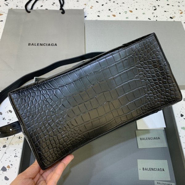 Ba*len*cia*ga downtown medium shoulder bag
