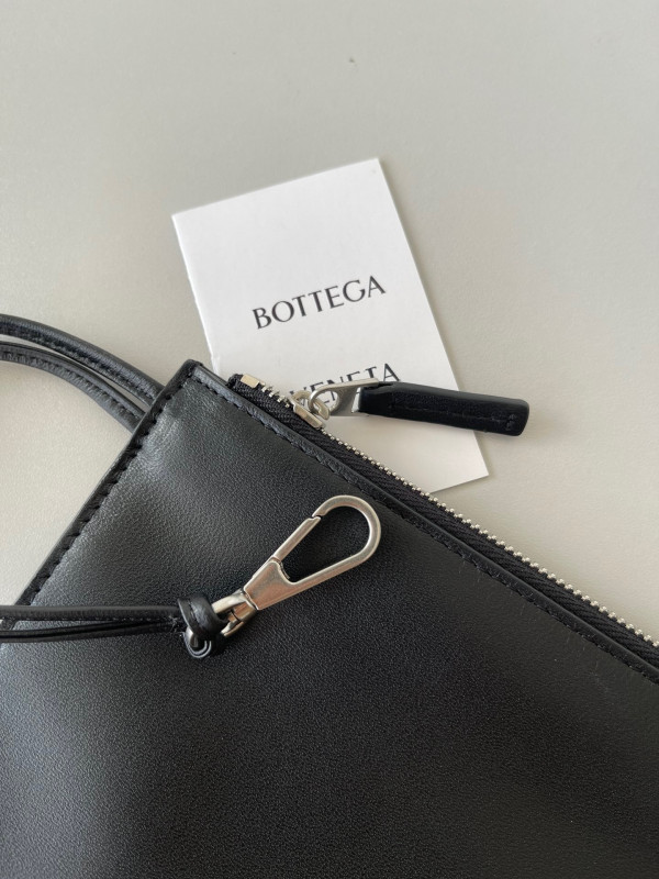 bo*te*ga Ve*ne*ta small arco tote bag