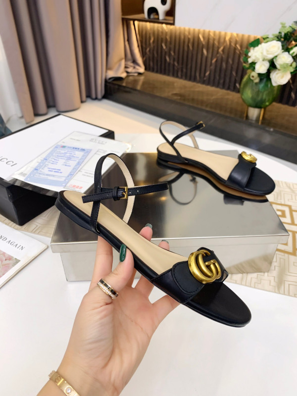 G*u*i leather sandal