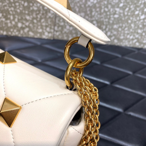 VALENTINO ONLINE EXCLUSIVE SMALL ROMAN STUD THE SHOULDER BAG WITH CHAIN