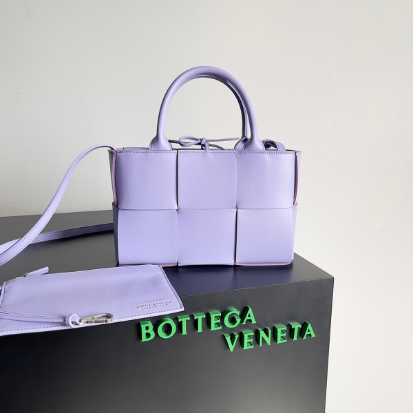 bo*te*ga Ve*ne*ta arco mini tote