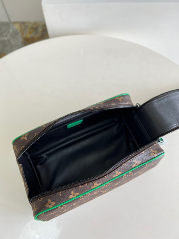 l0*is V*t0n dopp kit toilet pouch