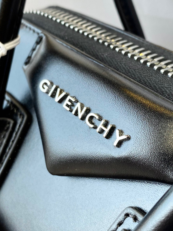 GIENVCHY ANTIGONA MINI/SMALL/MEDIUM IN SMOOTH LEATHER