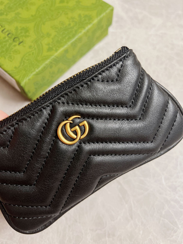 G*u*i gg marmont matelassé key case