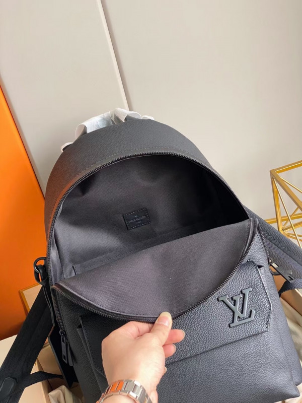 l0*is V*t0n backpack