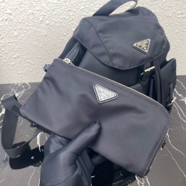 Pra*a re-nylon medium backpack-32-15-30cm