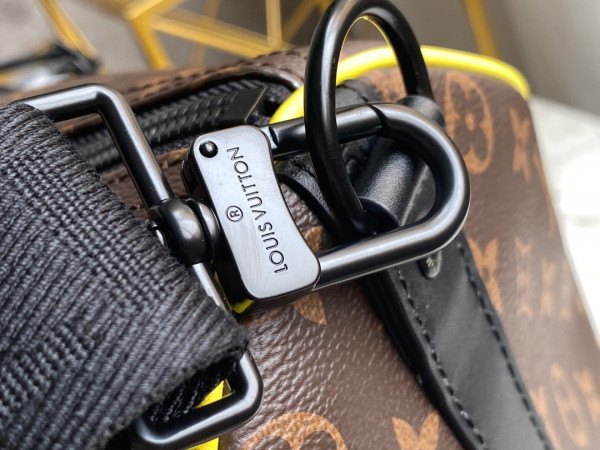l0*is V*t0n keepall bandouliÈre 50