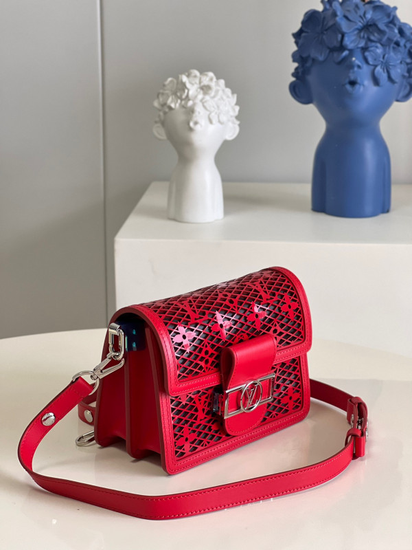 l0*is V*t0n dauphine mini