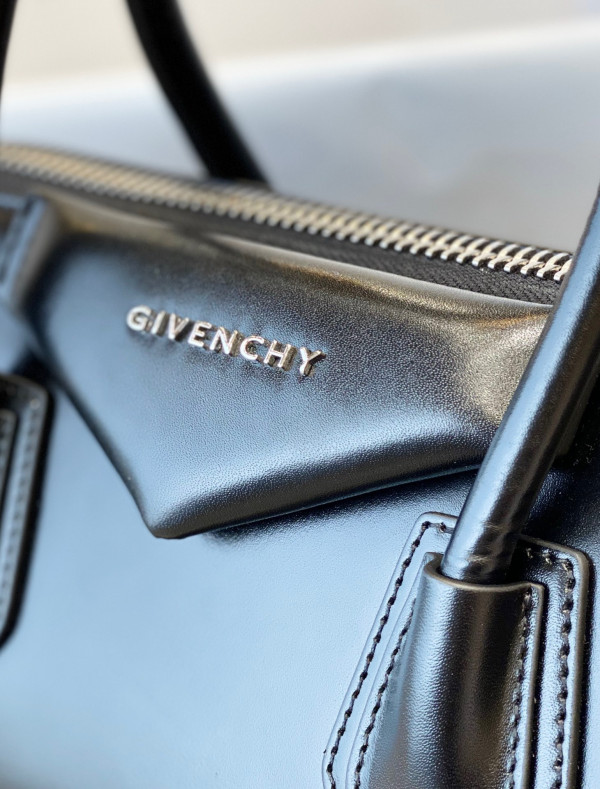 GIENVCHY ANTIGONA MINI/SMALL/MEDIUM IN SMOOTH LEATHER