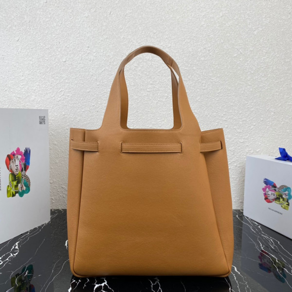 Pra*a leather tote