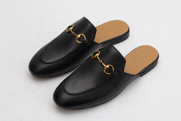 G*u*i princetown leather slipper