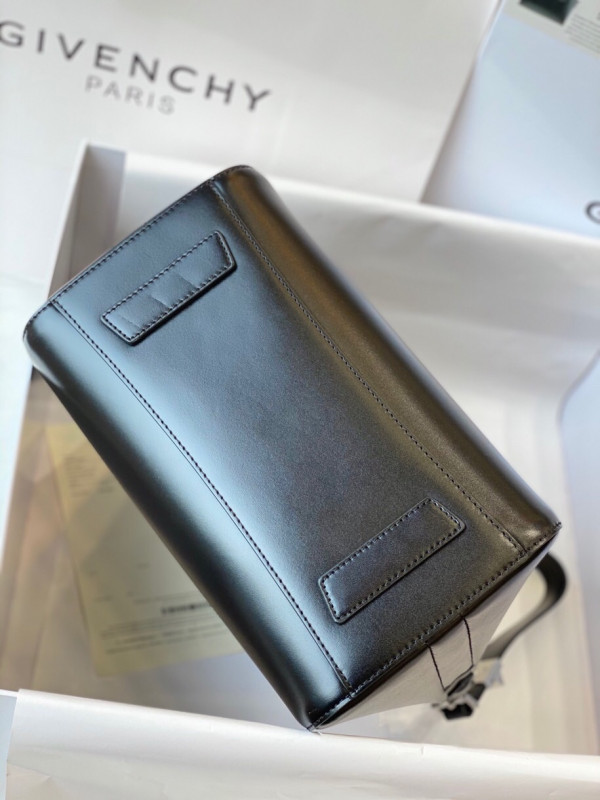 GIENVCHY ANTIGONA MINI/SMALL/MEDIUM IN SMOOTH LEATHER