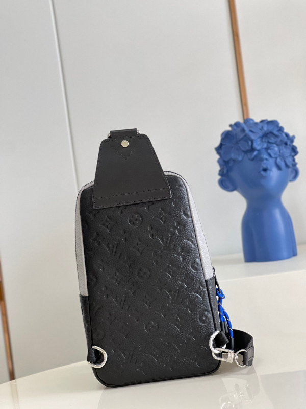 l0*is V*t0n avenue slingbag
