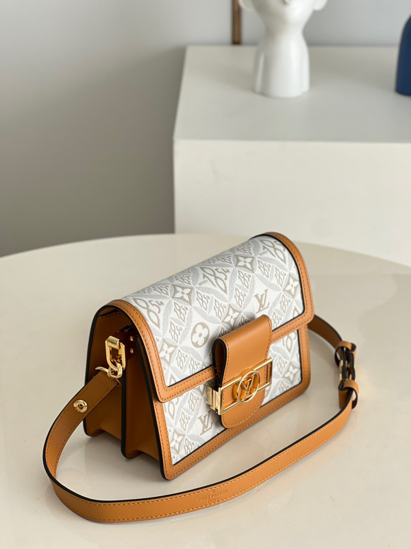 l0*is V*t0n dauphine mini