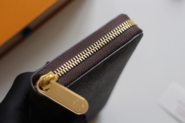 l0*is V*t0n zippy wallet