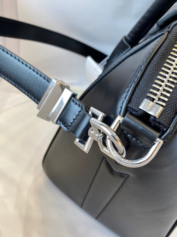 GIENVCHY ANTIGONA MINI/SMALL/MEDIUM IN SMOOTH LEATHER