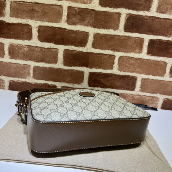 G*u*i messenger bag with interlocking g