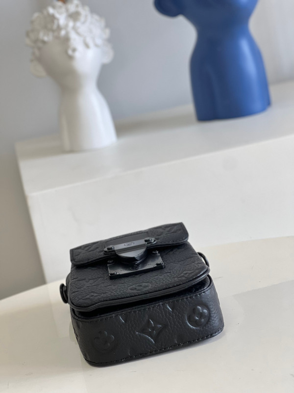 l0*is V*t0n s-lock vertical wearable wallet