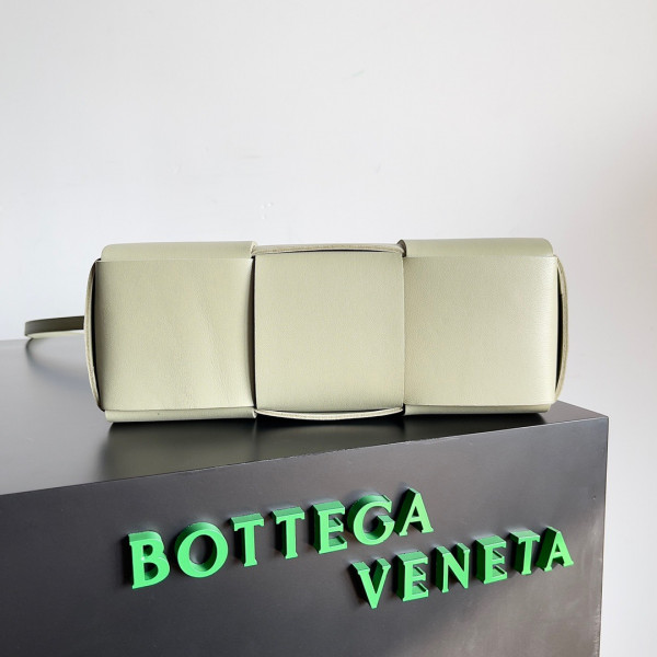 bo*te*ga Ve*ne*ta arco mini tote