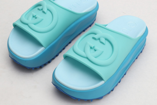 G*u*i slide with interlocking g