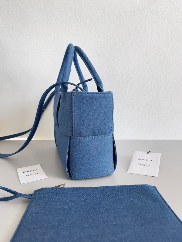 bo*te*ga Ve*ne*ta arco mini tote