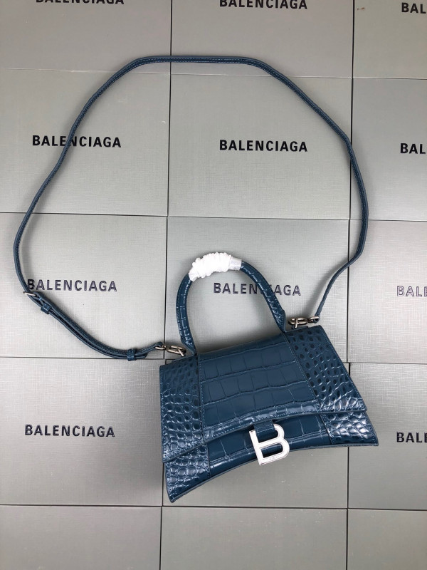 Ba*len*cia*ga hourglass