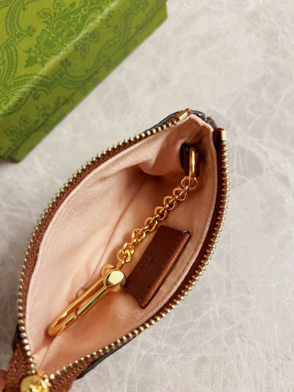G*u*i gg marmont matelassé key case