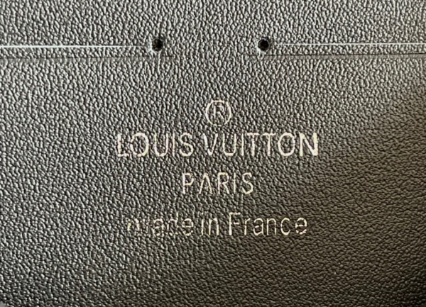 l0*is V*t0n s lock a4 pouch