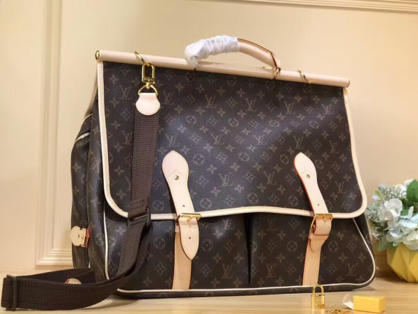 l0*is V*t0n hunting bag