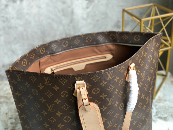 l0*is V*t0n all-in medium tote bag