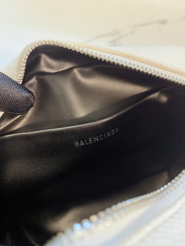 Ba*len*cia*ga everyday camera bag xs