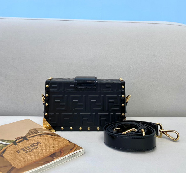 F**di baguette trunk mini