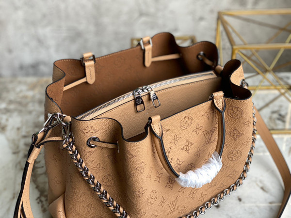l0*is V*t0n bella tote