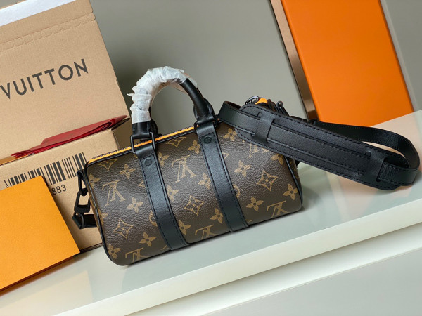 l0*is V*t0n keepall xs