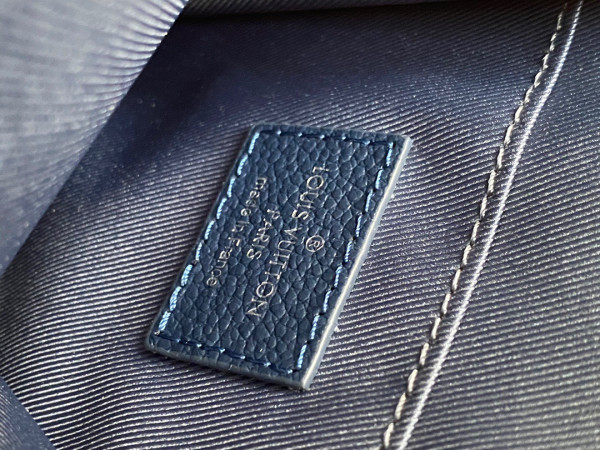 l0*is V*t0n phone pouch