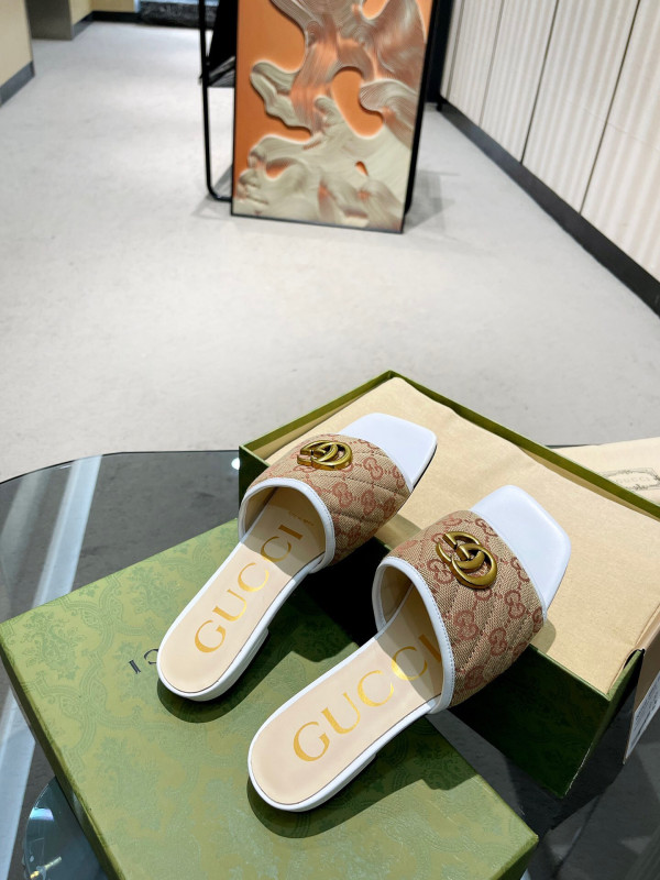 G*u*i gg matelassé canvas slide sandal