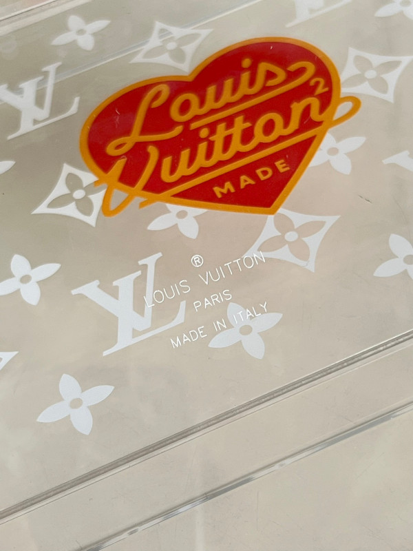 l0*is V*t0n transparent box