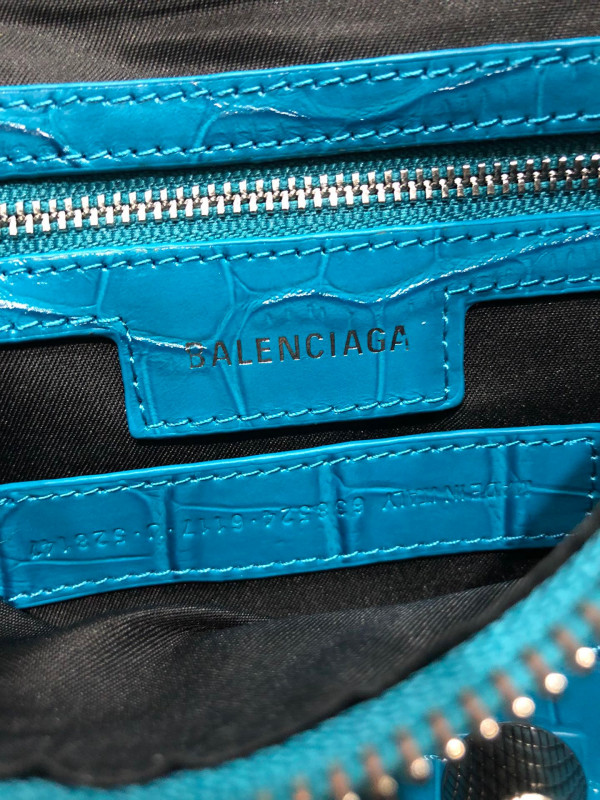 Ba*len*cia*ga women