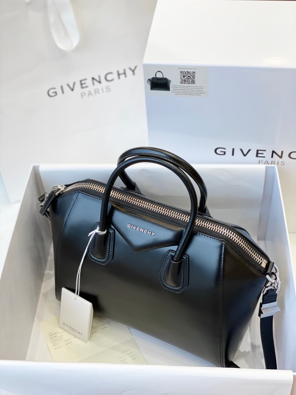 GIENVCHY ANTIGONA MINI/SMALL/MEDIUM IN SMOOTH LEATHER