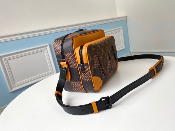 l0*is V*t0n messager bag