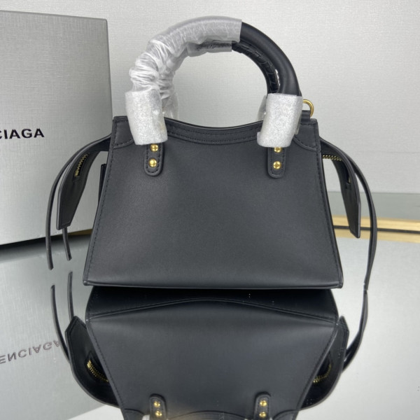 Ba*len*cia*ga neo classic mini top handle bag