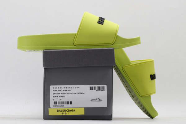 Ba*len*cia*ga pool slide sandal