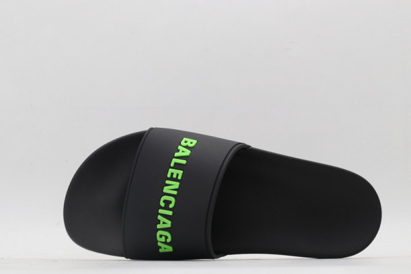 Ba*len*cia*ga pool slide sandal