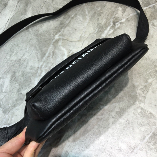 Ba*len*cia*ga everyday beltpack